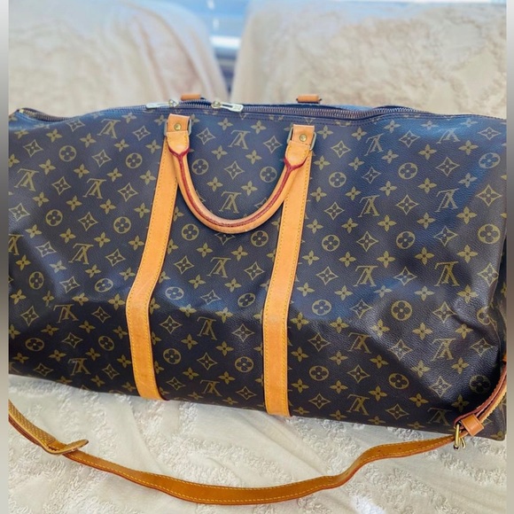 ❌❌SOLD❌❌LOUIS VUITTON, Authentic Monogram Keepall 60 Bandouliere WITH STRAP! - Picture 7 of 10